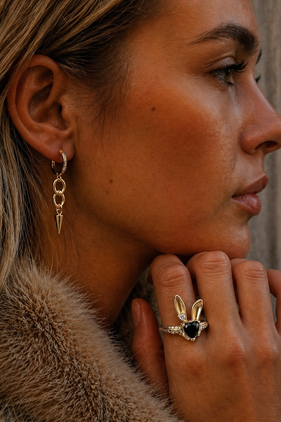 MIDNIGHT BUNNY RING